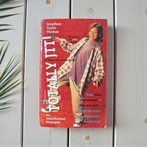 Jonathan Taylor Thomas – Totally JTT! – 1996 Unauthorized Biography – Paperback
